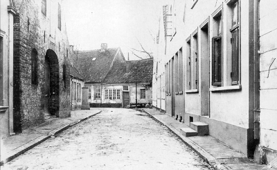 1823