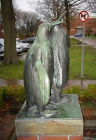Grnanlage Schulstrae mit Brunnen